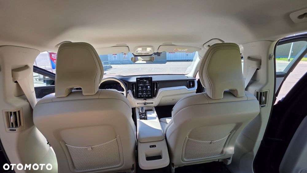 Volvo XC 60 T6 Plug-In Hybrid AWD Plus Black Edition - 28