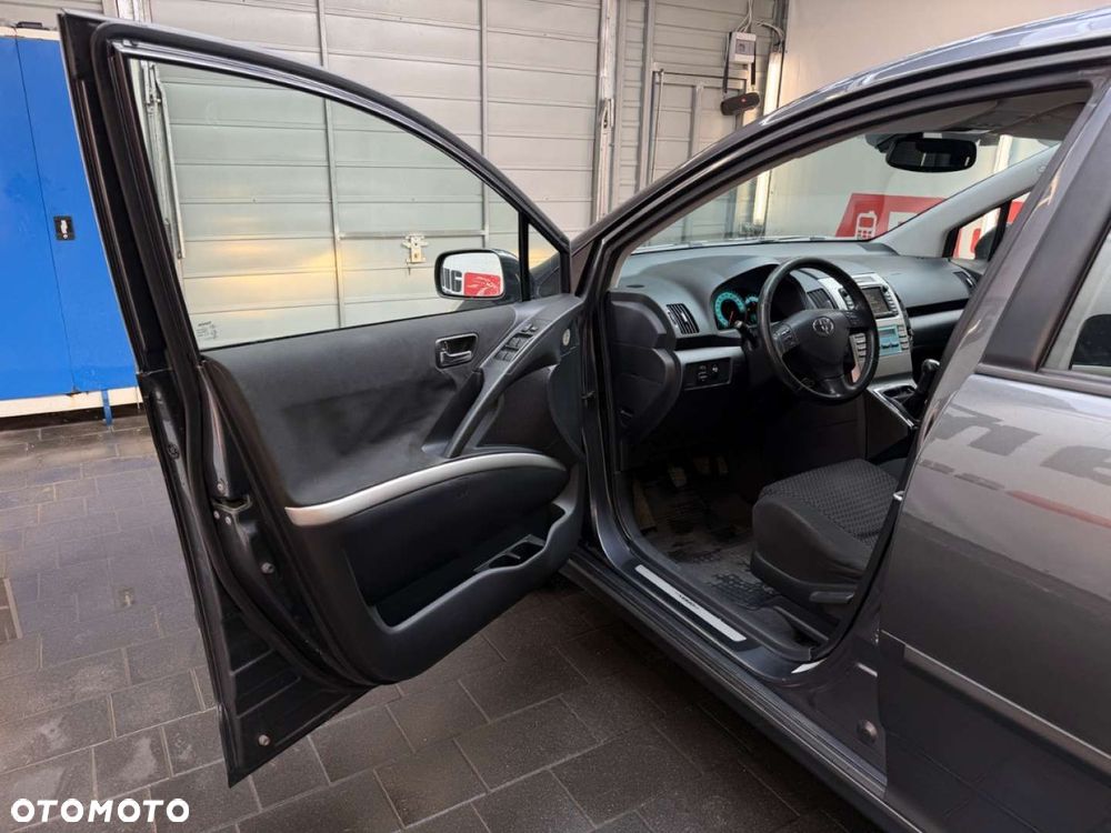 Toyota Corolla Verso 2.2 D-4D Premium + 7os - 17
