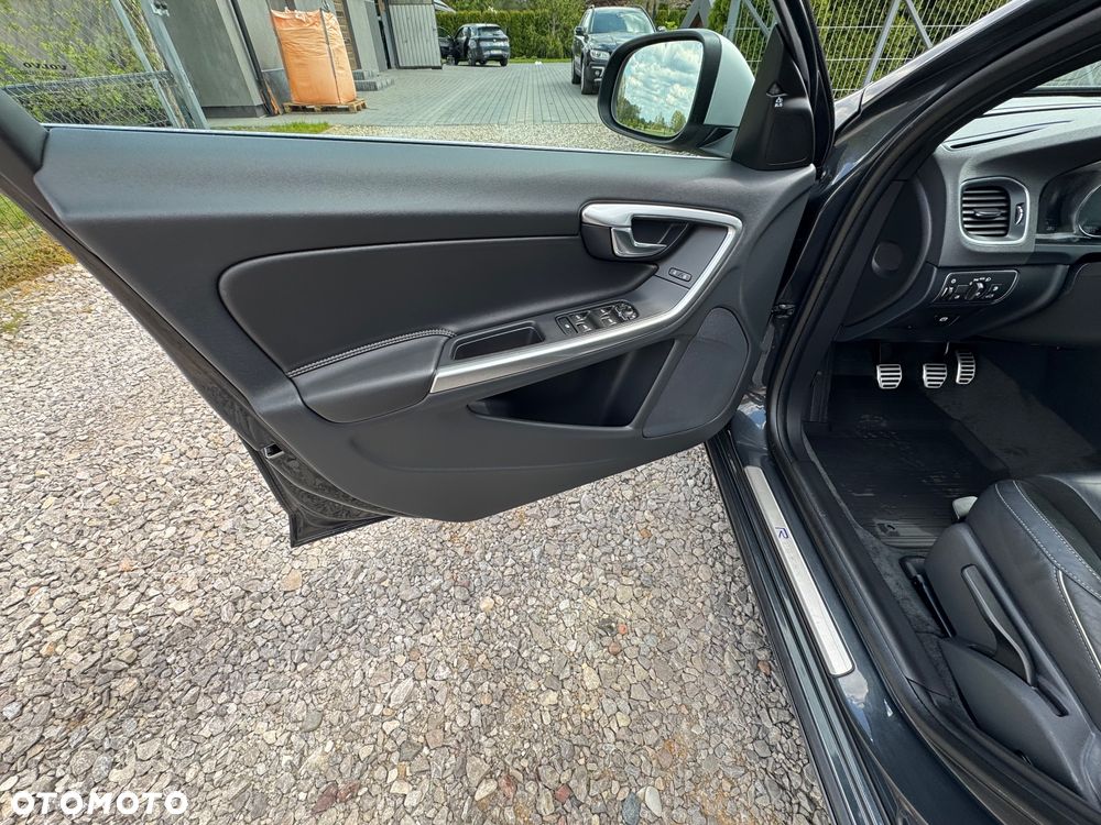 Volvo V60 D3 Drive-E R-Design Momentum - 24