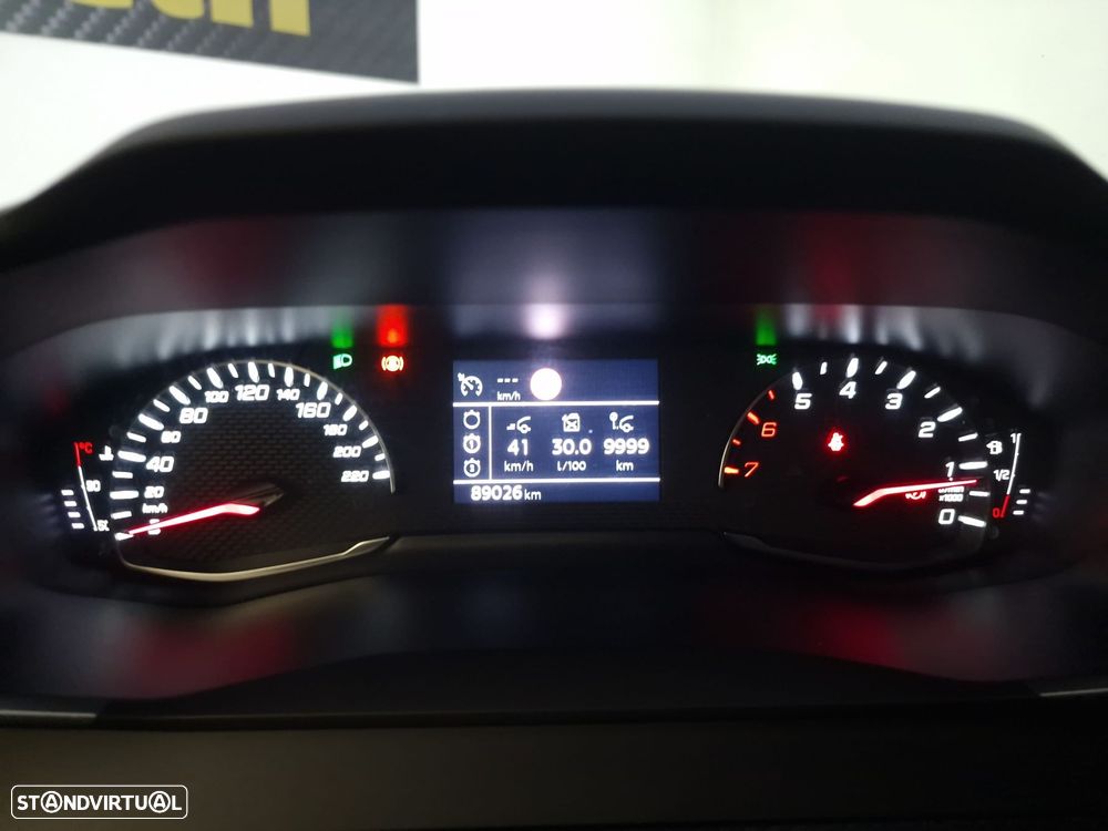 Peugeot 208 1.2 PureTech Active Pack - 31