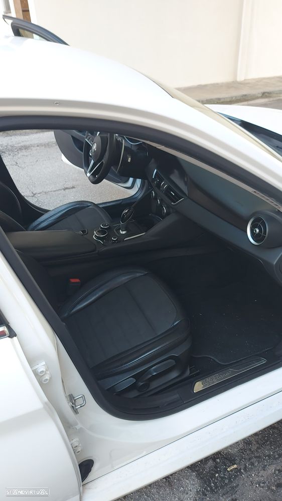 Alfa Romeo Giulia 2.2 D AT8 - 6