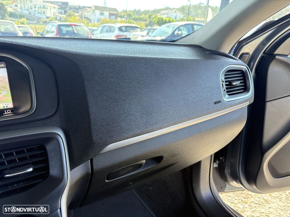 Volvo V40 1.5 T3 Sport Edition Plus Geartronic - 23