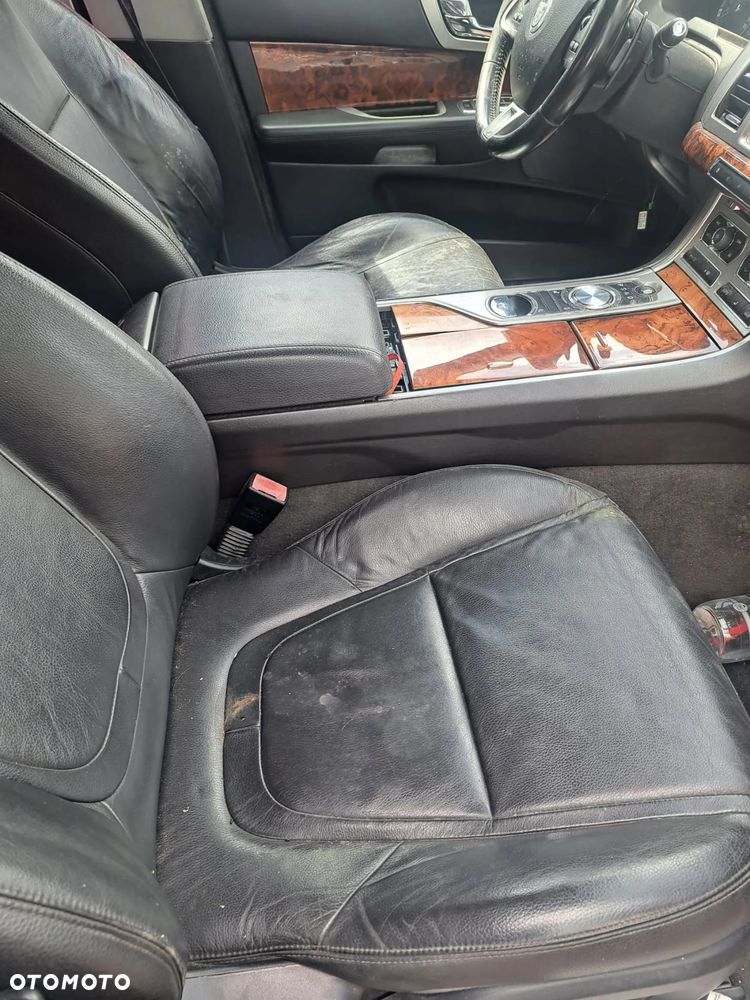 Jaguar XF 2.2 - 6
