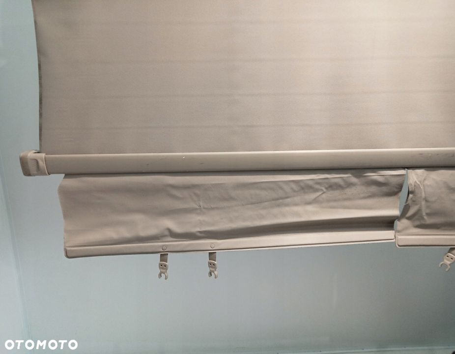 ROLETA BAGAŻNIKA TOYOTA LAND CRUISER 150 - 5