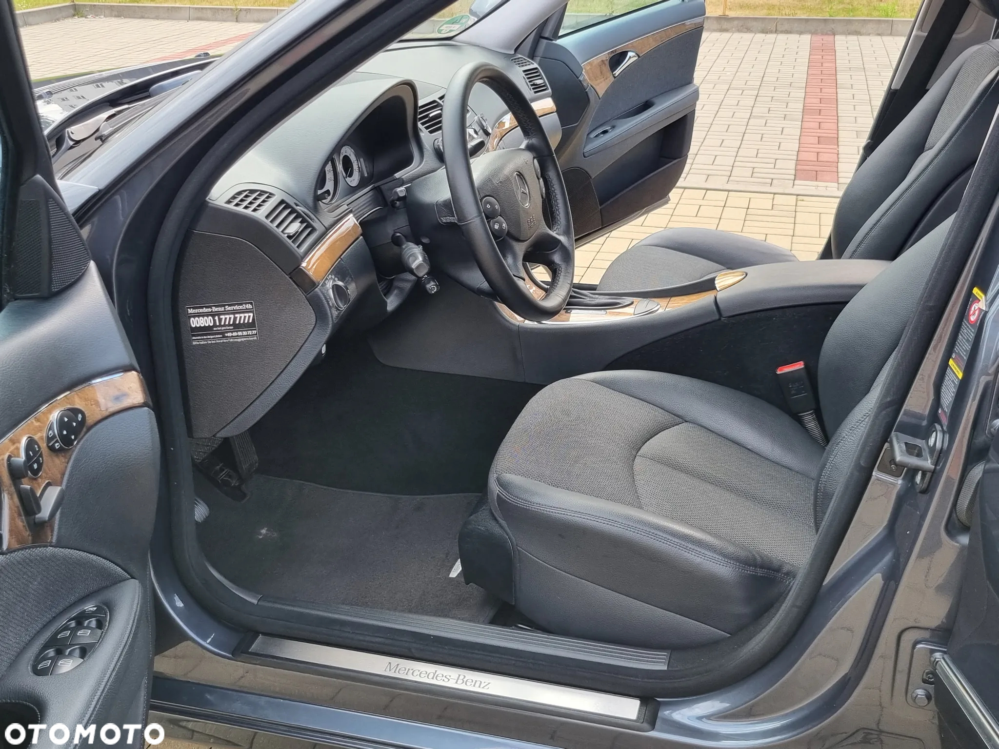 Mercedes-Benz Klasa E 200 T BlueEFFICIENCY 7G-TRONIC Avantgarde - 25
