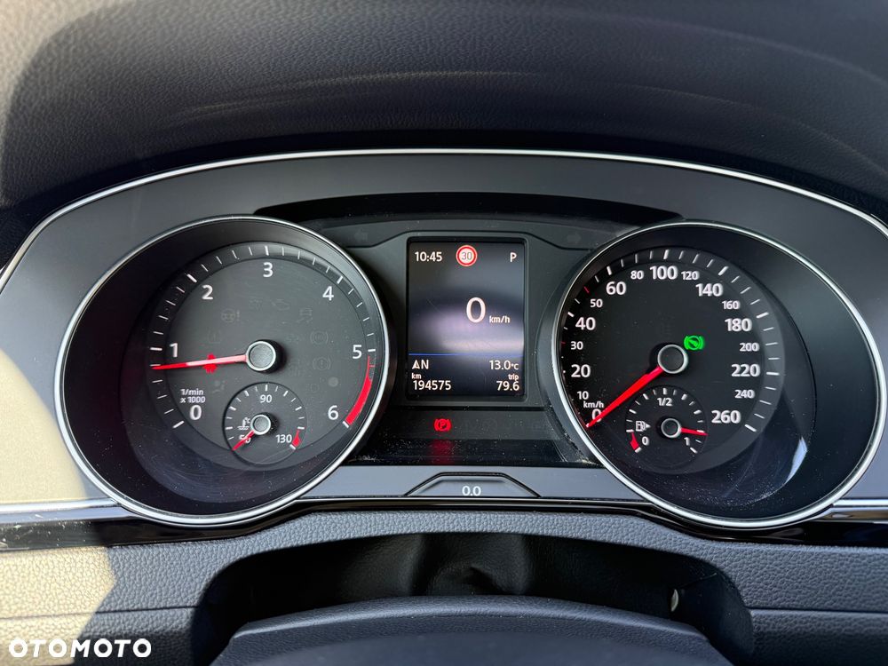 Volkswagen Passat 2.0 TDI SCR DSG Comfortline - 32
