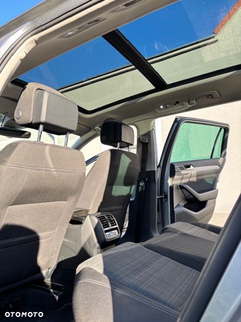 Volkswagen Passat 2.0 TDI SCR Comfortline - 11