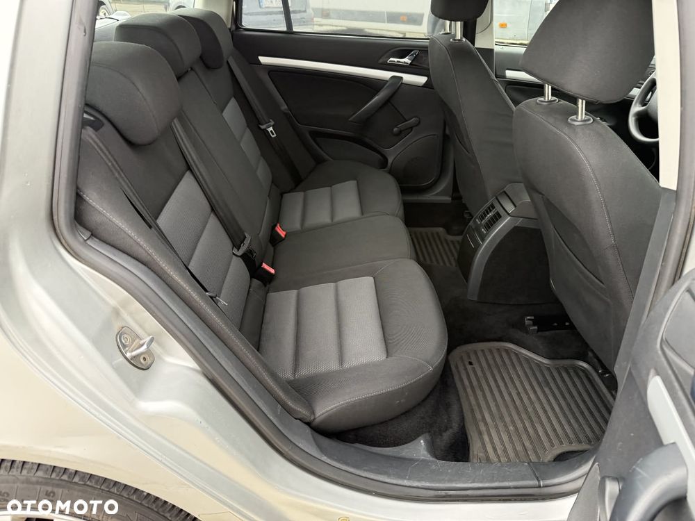 Skoda Octavia 1.6 Combi Ambiente - 22