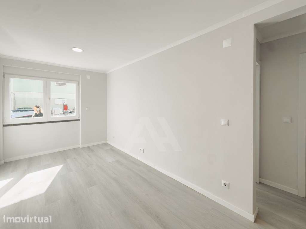Apartamento T2 em Benfica Totalmente Renovado - Grande imagem: 2/14