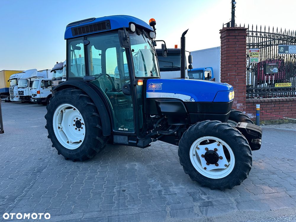 New Holland TN 75N TN75NA Pełzaki Mechaniczny SuperSteer™ 4X4 Sadowniczy - 8