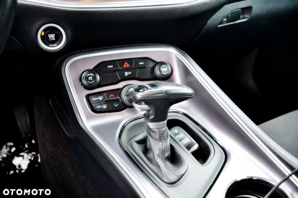 Dodge Challenger - 11