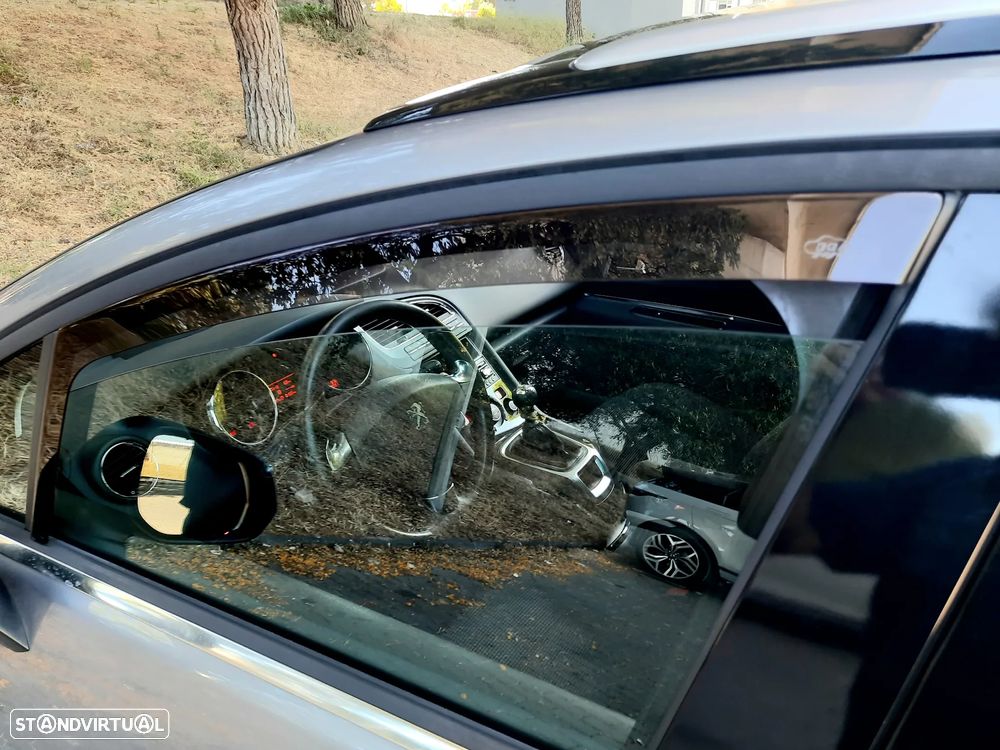 Peugeot 5008 1.6 BlueHDi Allure - 27