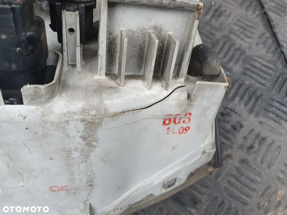 REFLEKTOR PRAWY LAMPA PRZÓD HYUNDAI SANTA FE I 00-06 EUROPA - 3
