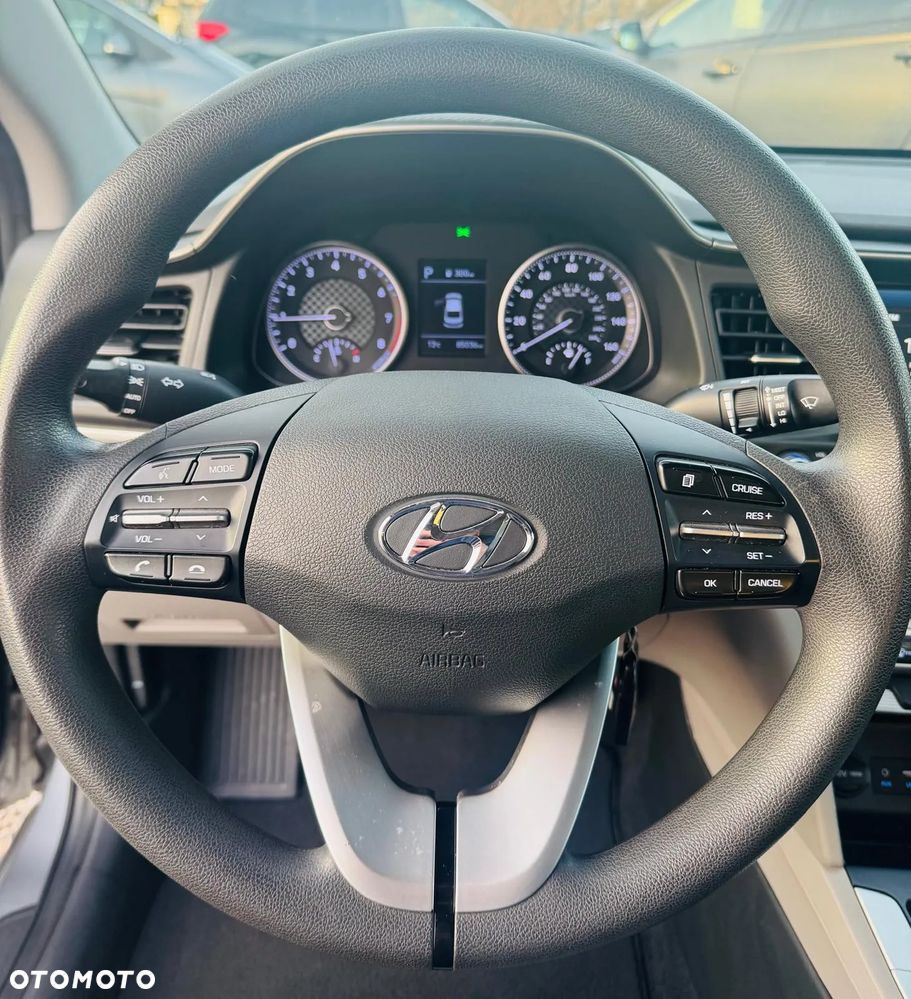 Hyundai Elantra - 13