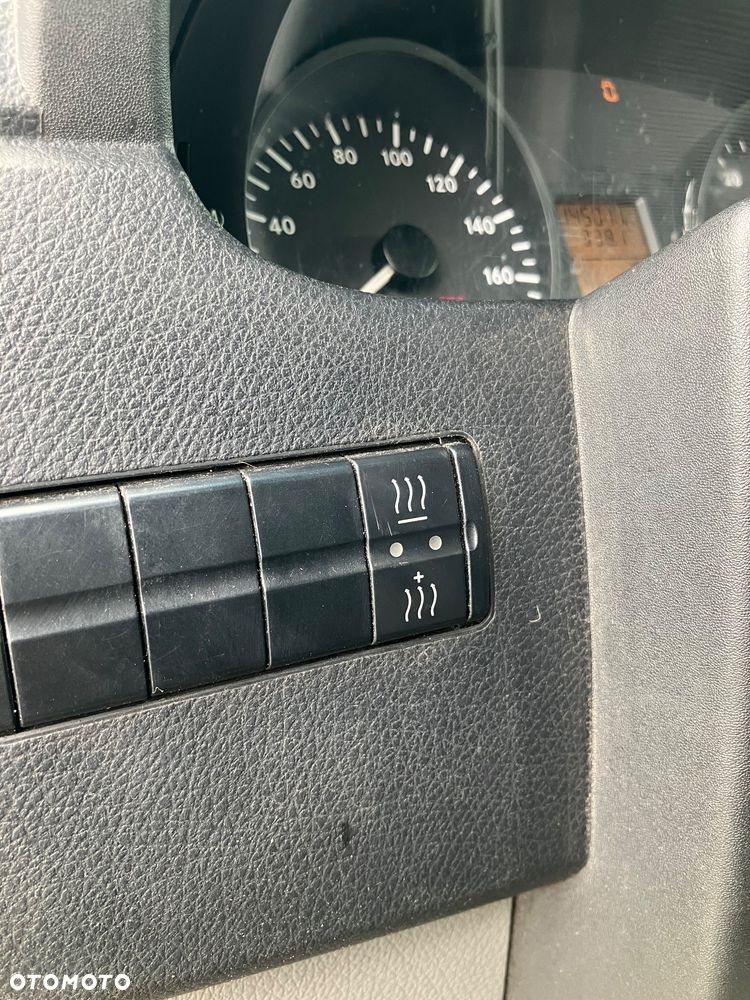 Mercedes-Benz Sprinter - 12