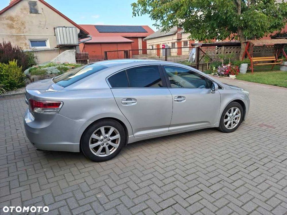 Toyota Avensis - 2