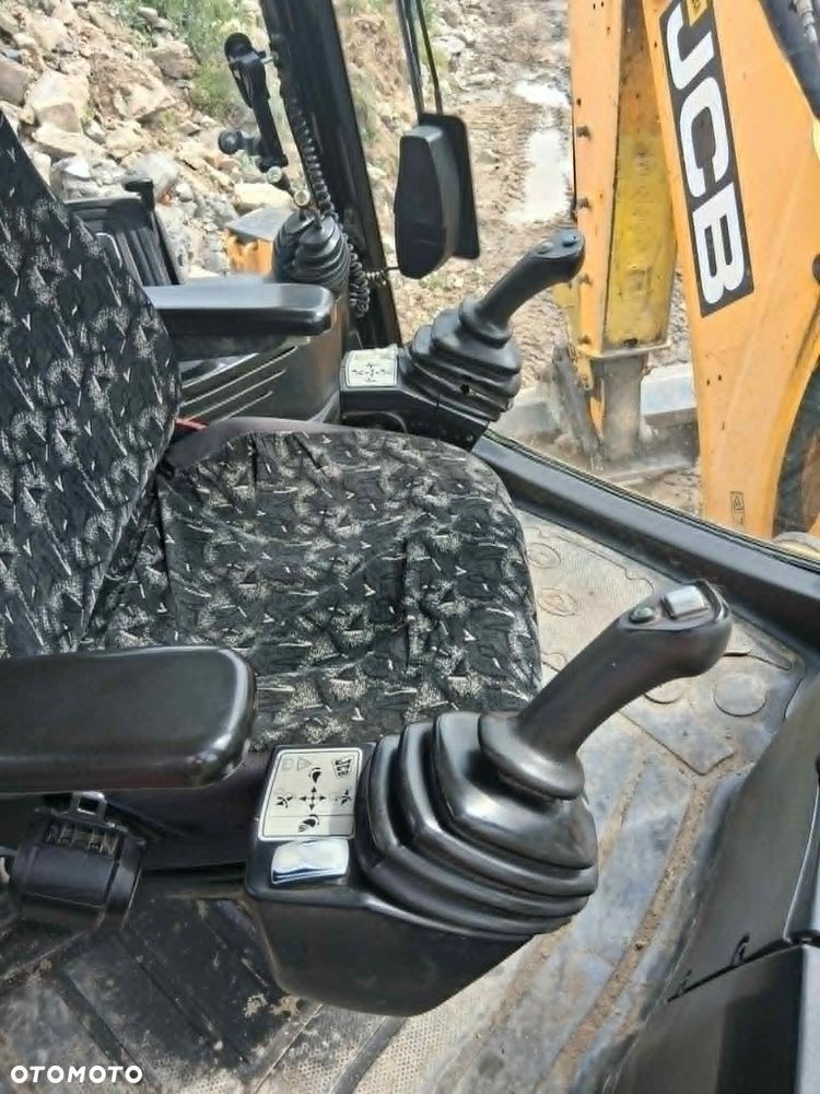 JCB - 8