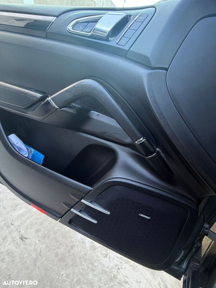 Porsche Cayenne 3.0 L - 11