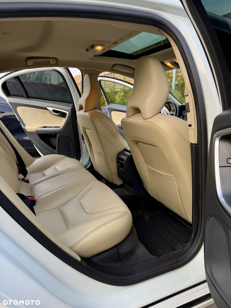 Volvo S60 T5 Geartronic RDesign - 23