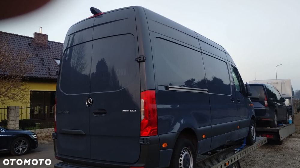 Mercedes-Benz Sprinter - 2
