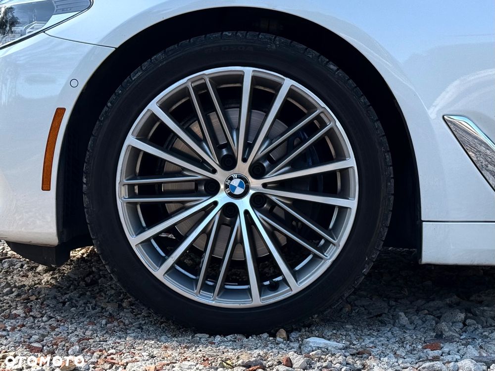 BMW Seria 5 530i Luxury Line - 14