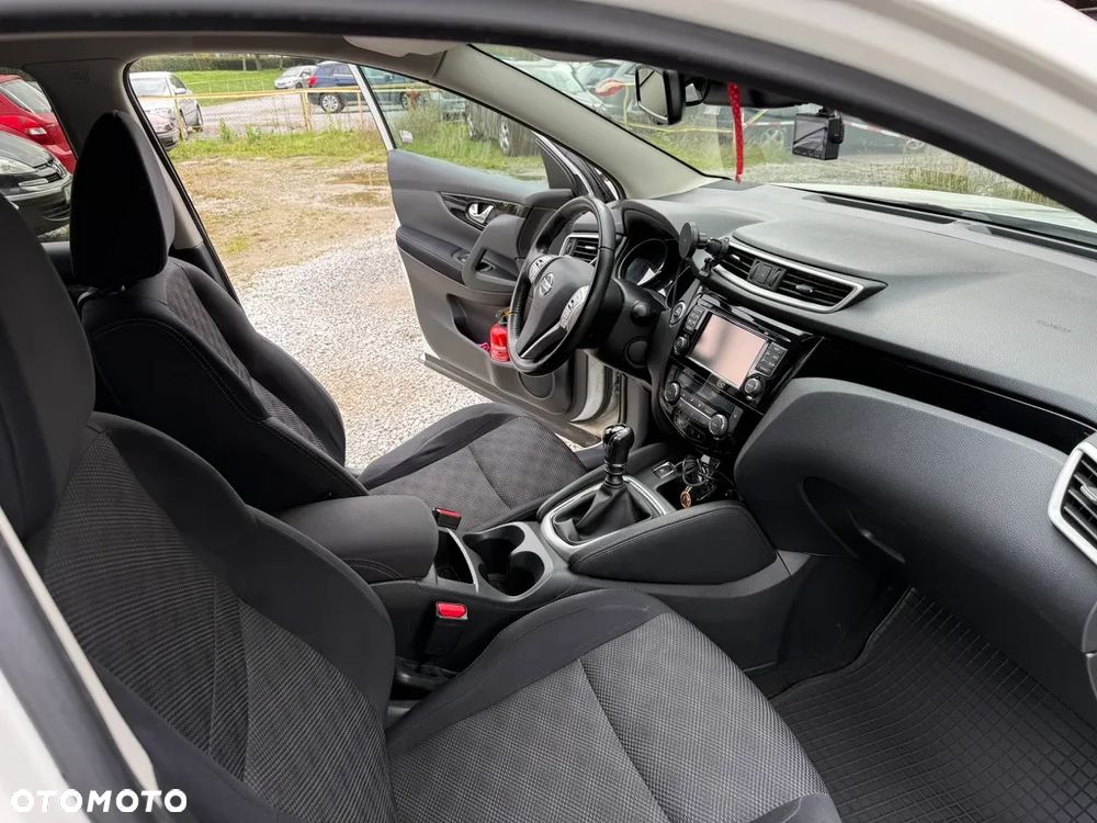 Nissan Qashqai 1.2 DIG-T N-Connecta EU6 - 17