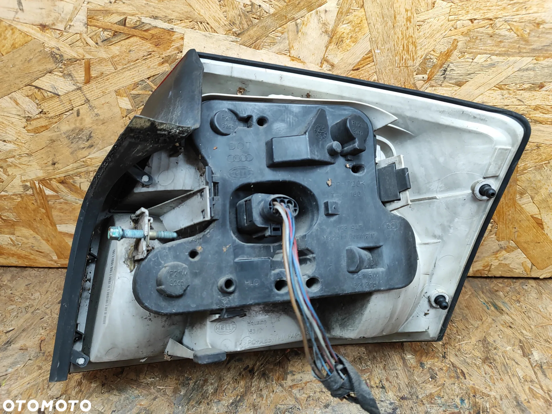 lampa tył lewa HELLA kompletna do Audi A4 B6 SEDAN - 3