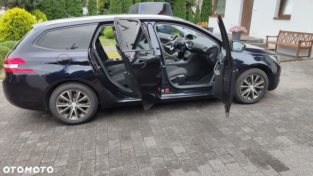 Peugeot 308 1.6 BlueHDi Allure S&S - 23