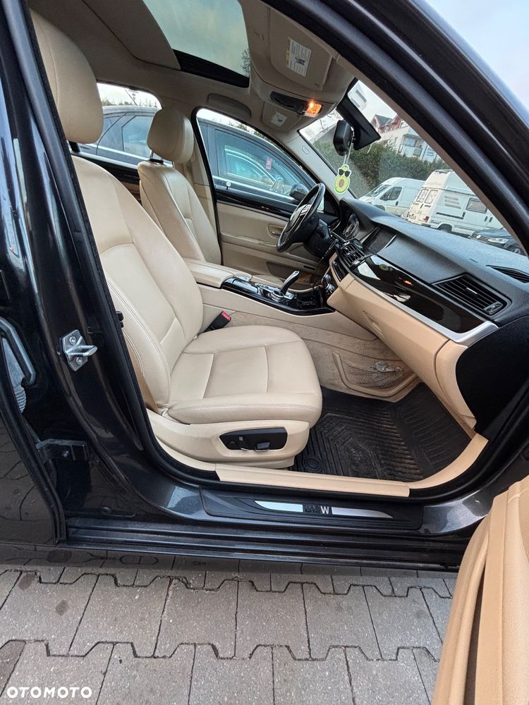 BMW Seria 5 528i xDrive - 27