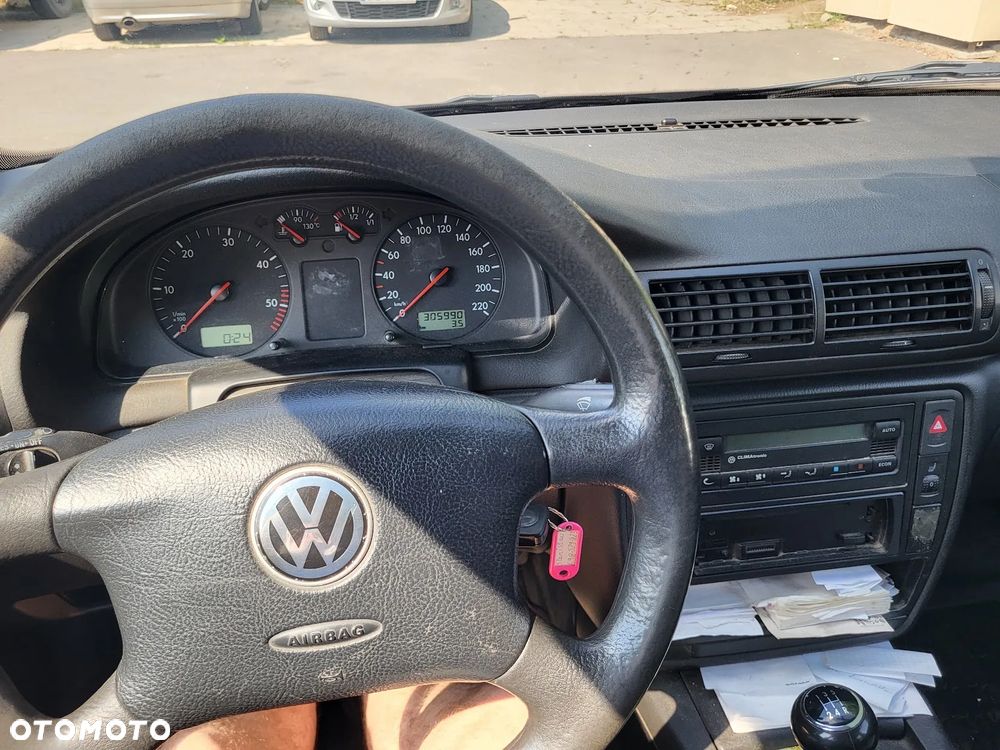 Volkswagen Passat 1.9 TDI Highline - 4