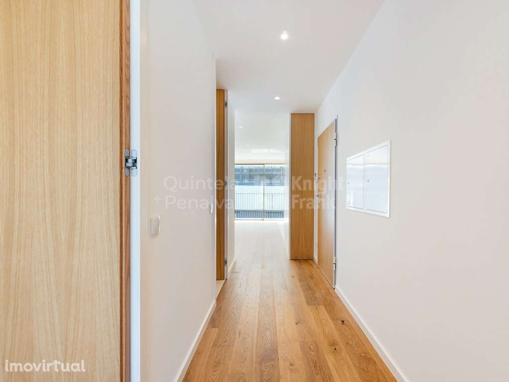 Apartamento T2 com varanda e estacionamento em Canidelo - Grande imagem: 4/27