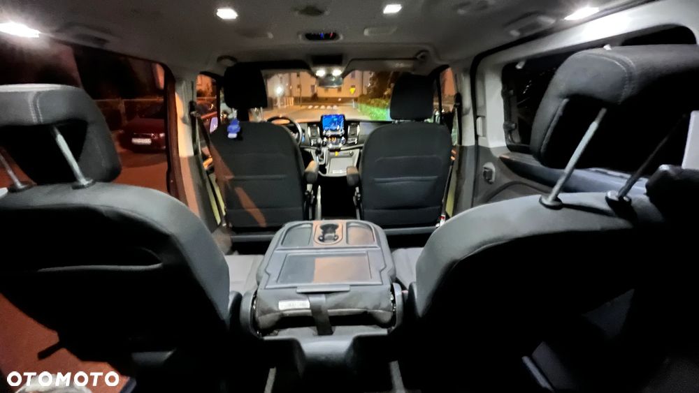 Ford Tourneo Custom - 33