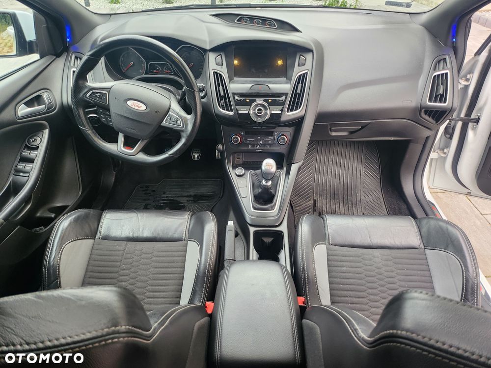 Ford Focus 2.0 EcoBoost ST - 9
