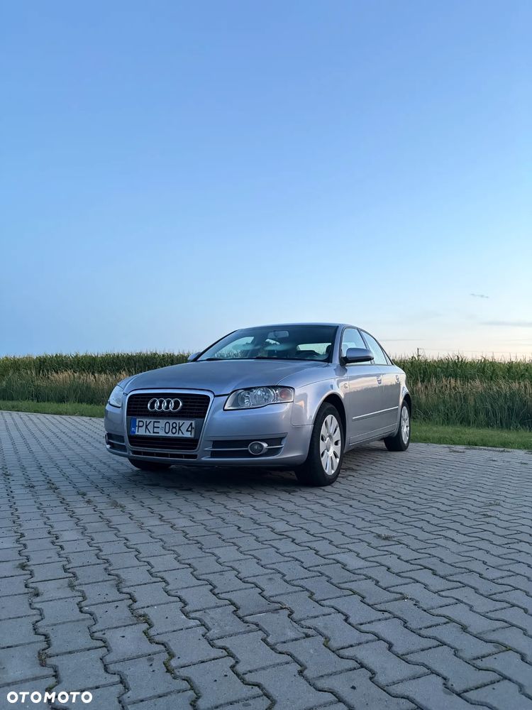 Audi A4 Limousine - 1