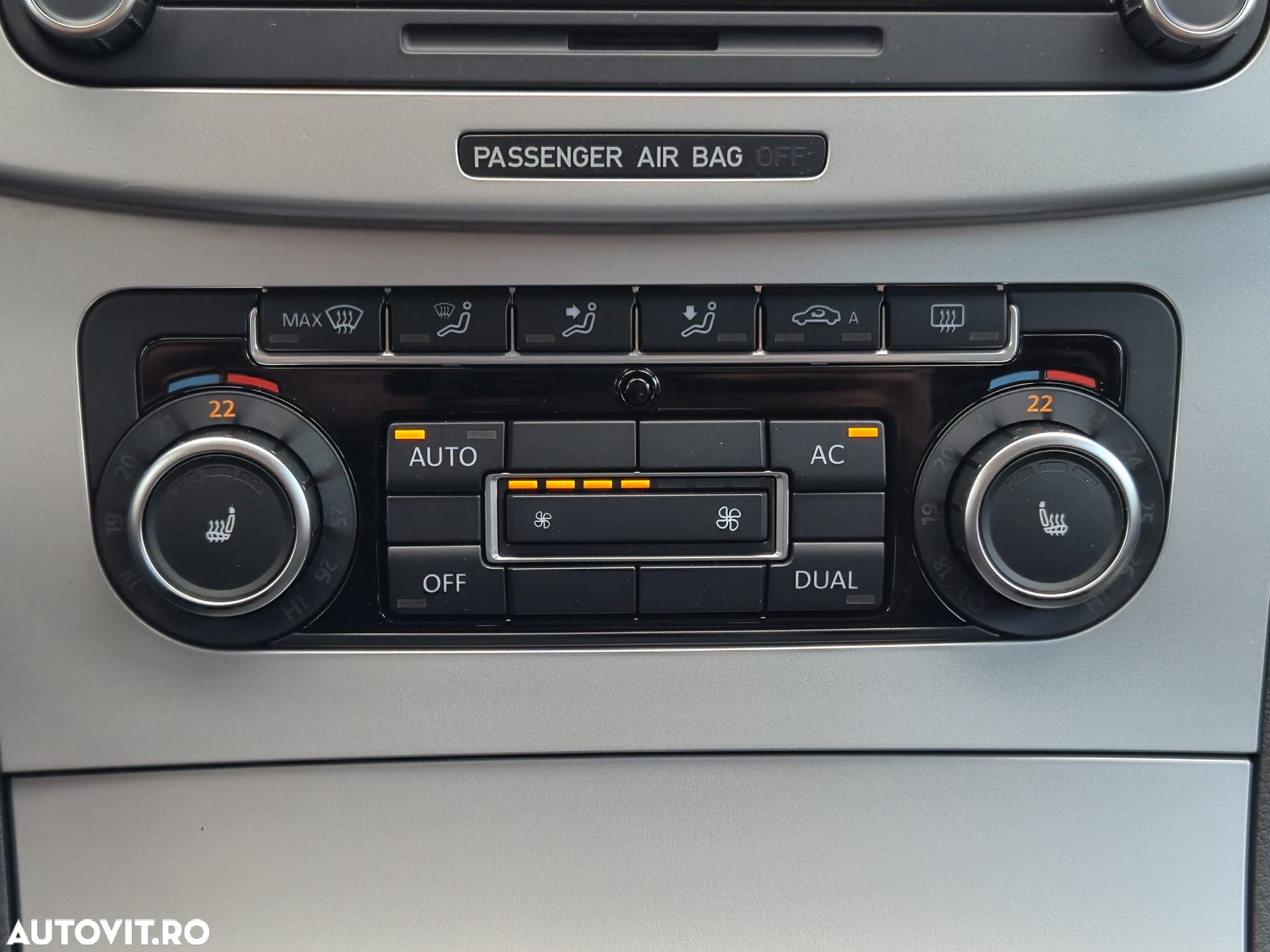 Volkswagen Passat Variant 2.0 TDI Blue TDI DSG Comfortline - 28