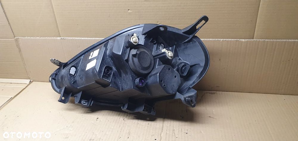 Lampa prawy przód przednia prawa Fiat Punto EVO - 6