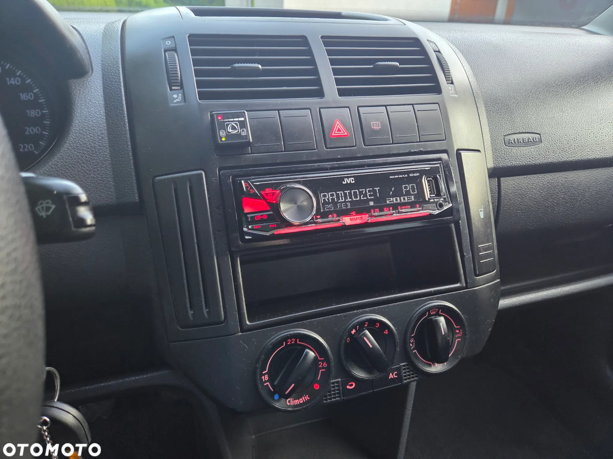 Volkswagen Polo 1.4 16V Comfortline - 17