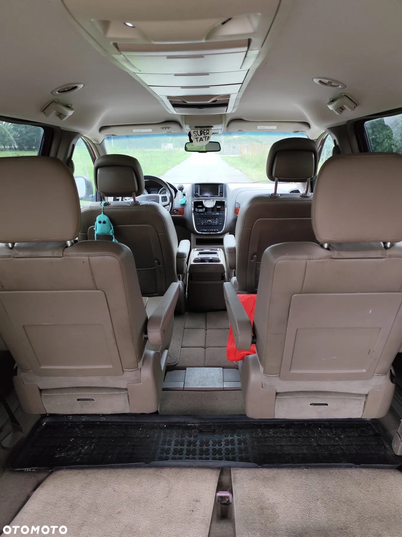 Chrysler Town & Country - 7