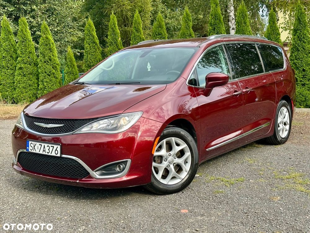 Chrysler Pacifica - 2