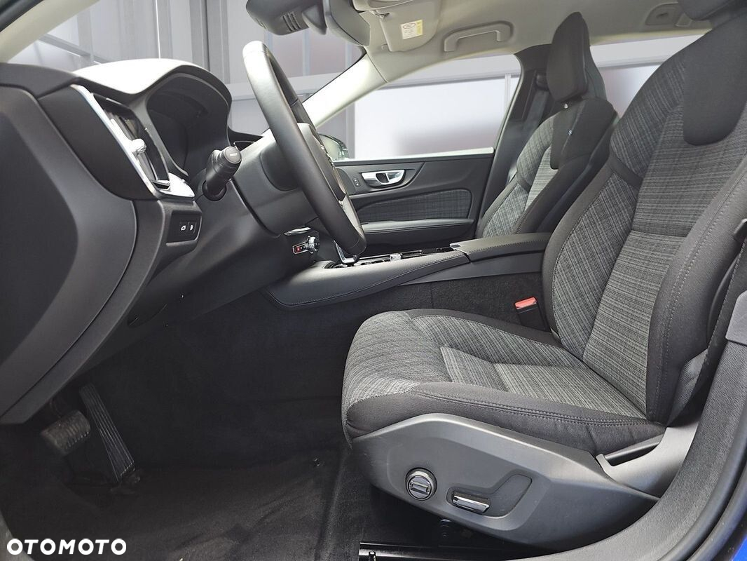 Volvo V60 T6 AWD Plug-In Hybrid Ultra Dark - 24