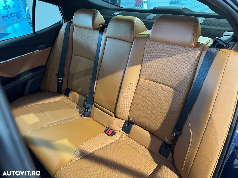 Toyota Camry - 13
