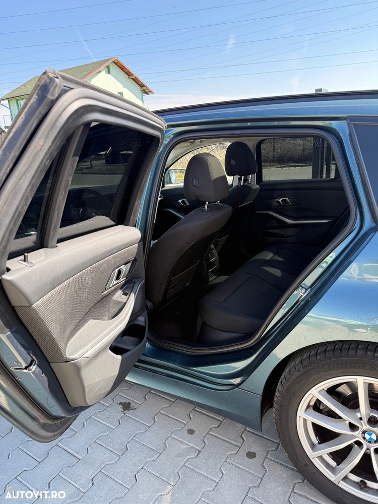 BMW Seria 3 320i Aut. - 8