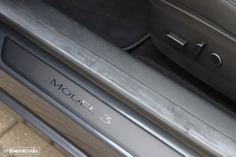 Tesla Model 3 Long-Range Dual Motor AWD - 17