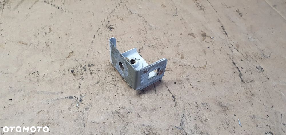 Mocowanie błotnika uchwyt lewy przód Opel Movano III 625250003R - 2