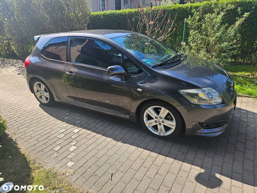 Toyota Auris 2.2 D-4D D-CAT - 1