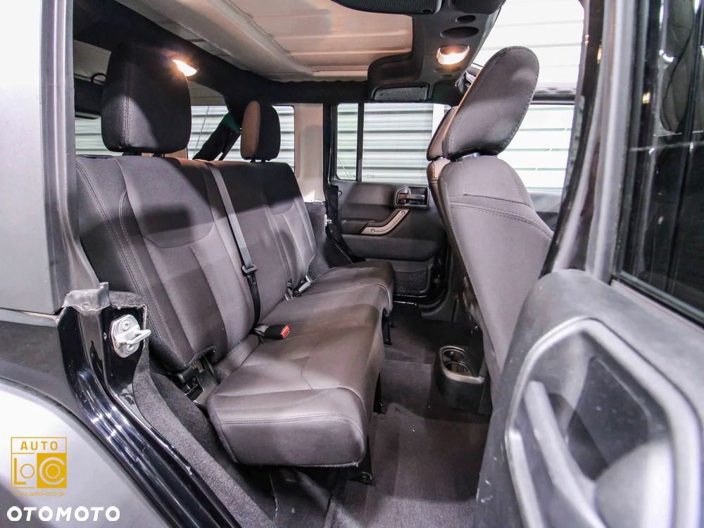 Jeep Wrangler 3.6 Unlim Night Eagle - 12
