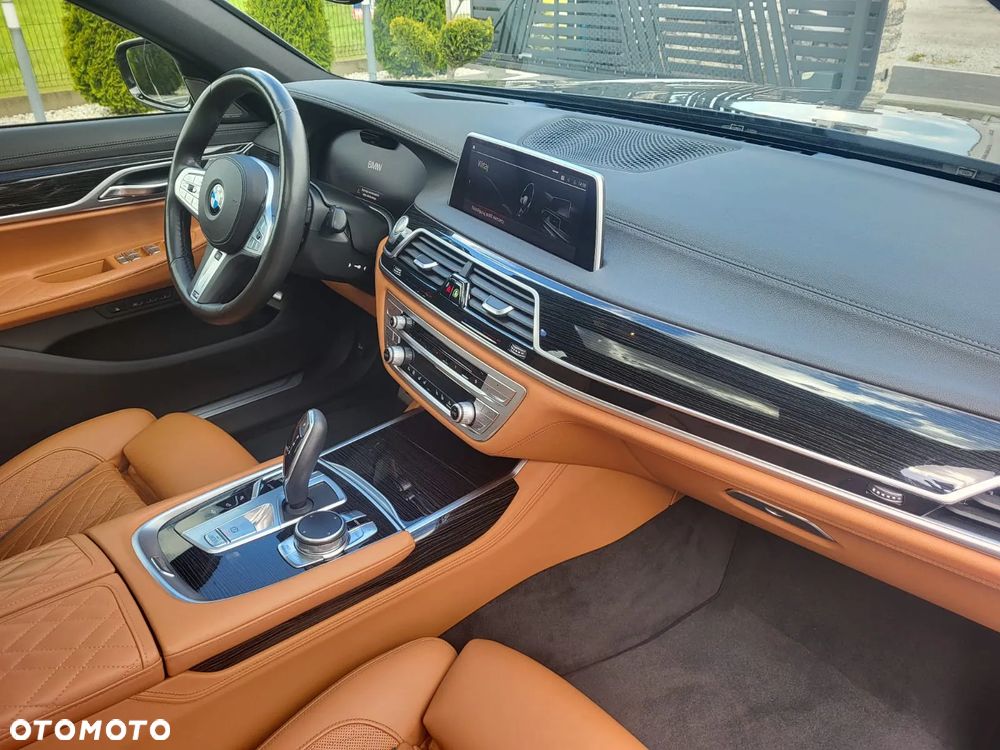 BMW Seria 7 750i xDrive - 12