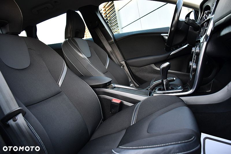 Volvo V40 T3 Drive-E Momentum - 24