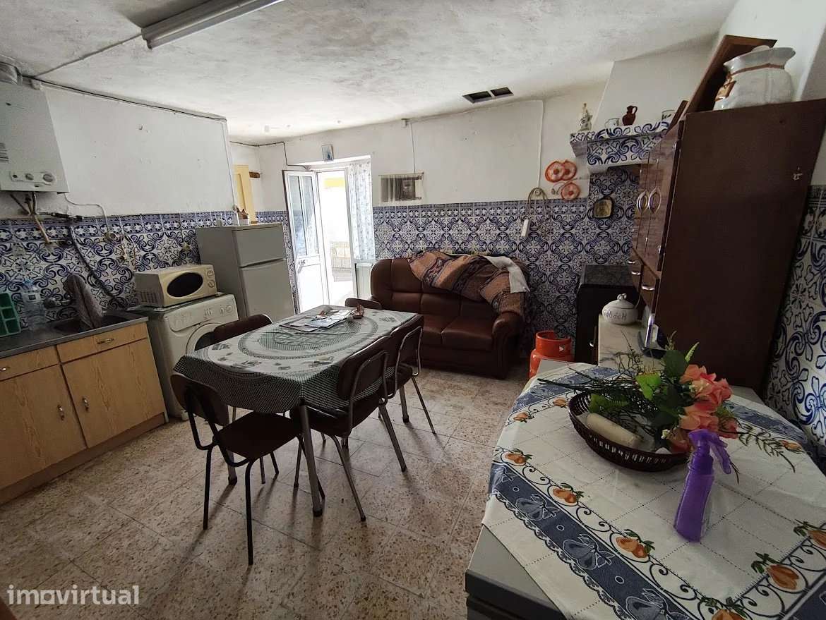 Casa tradicional com 3 assoalhadas na Comenda - Grande imagem: 3/11