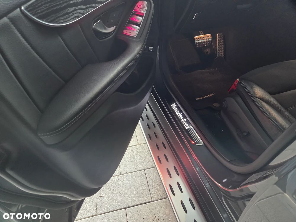 Mercedes-Benz GLC 200 4Matic 9G-TRONIC AMG Line Plus - 35